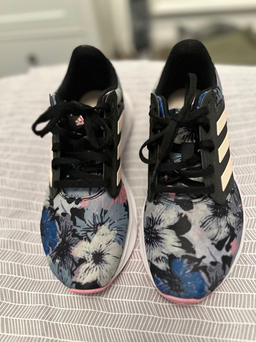 Vând adidasi Adidas