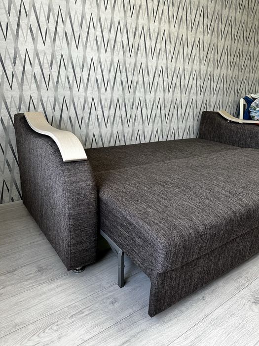 Продам диван в состоянии нового !