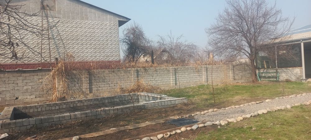 Сотилади дала ховли.