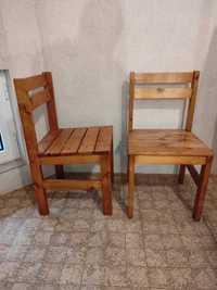 Дървени столове, стабилни.
