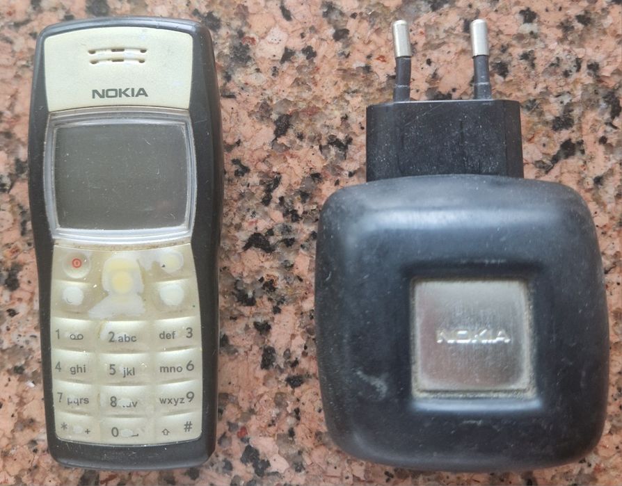 Nokia 1100 cu încărcător original