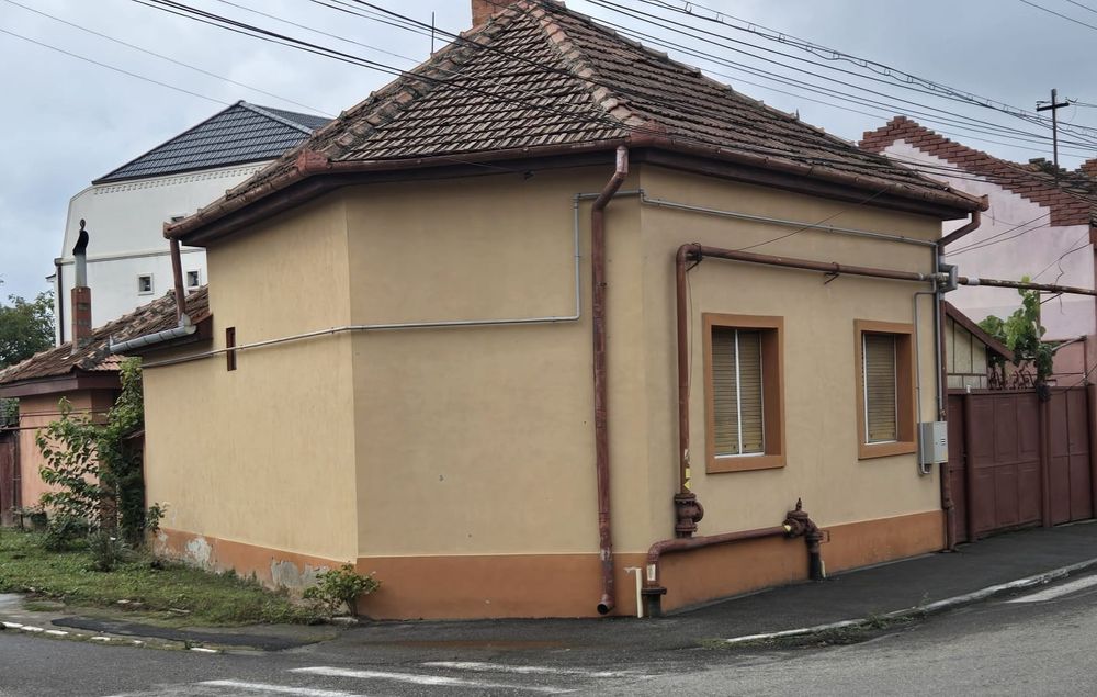 Vând casă familiară