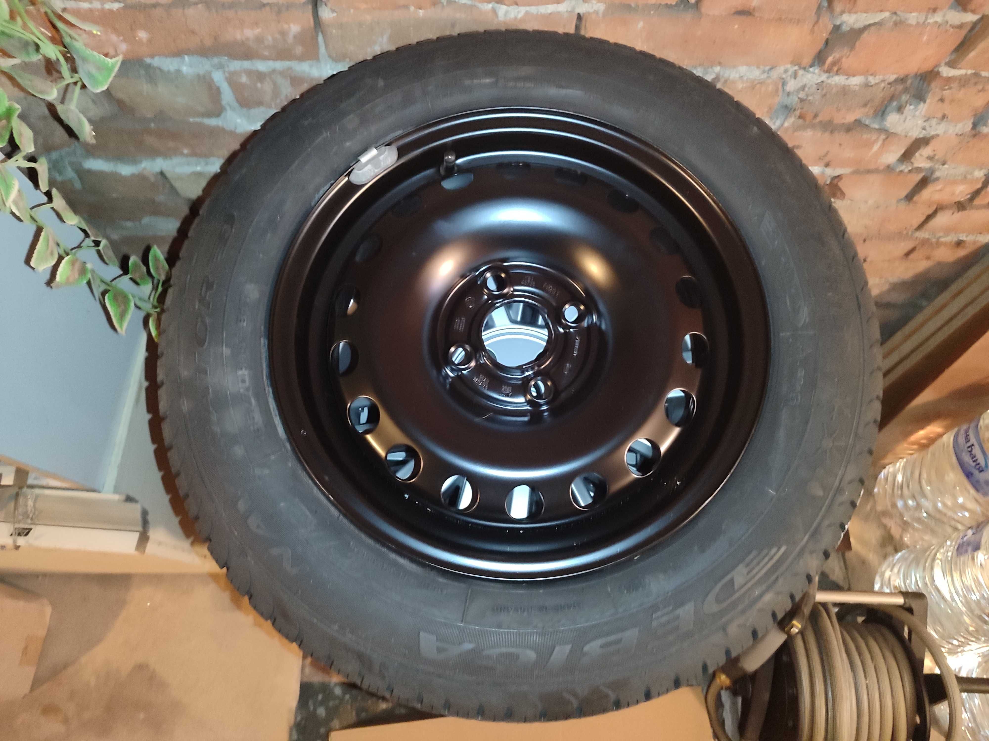 Джанти за VW Up 5,5Jx15 ET40+Goodyear 185/55/15 86V+централни капачки.