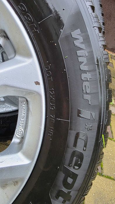 Vand 4 anvelope de iarna Hankook  215/60/R16 dot 2023