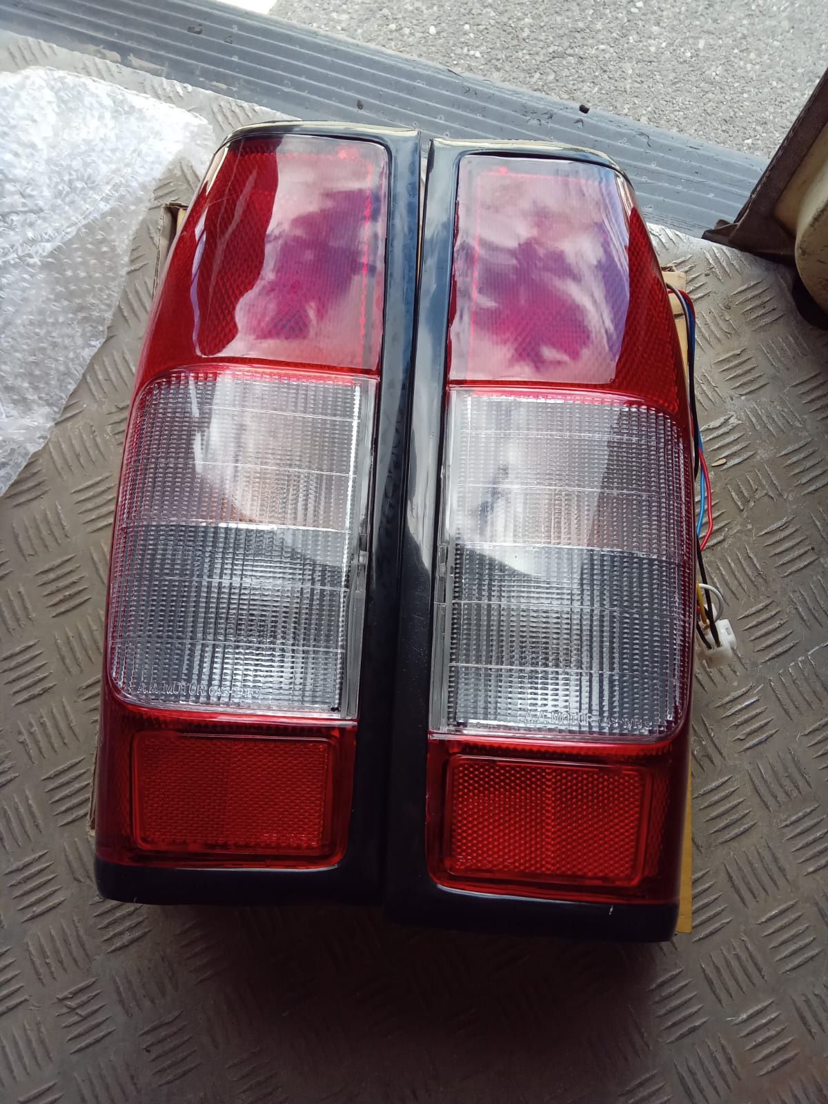 Lampa stop far spate nissan navara de la an 1998 la an 2010  stop nou