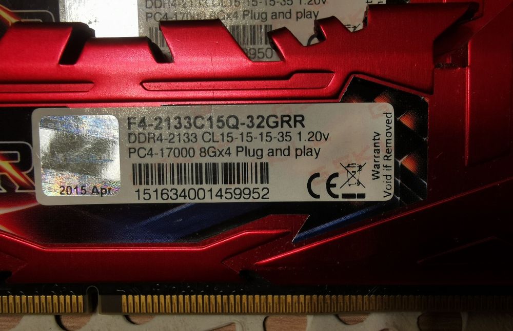 Set RAM 32GB cu 4 module (4x8GB) pentru Desktop DDR4
