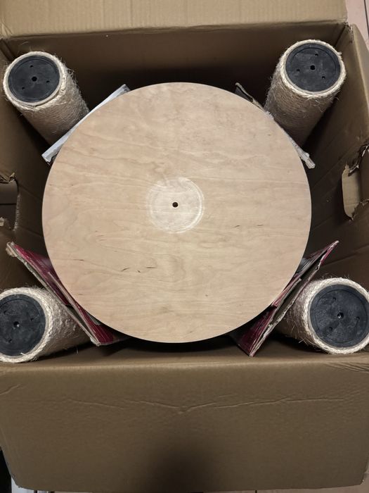 Vand turn pisici pentru apartament (inalt aprox 2,5 m)