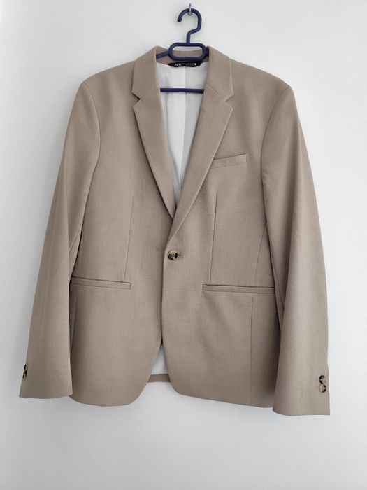 Мъжки костюм на Zara