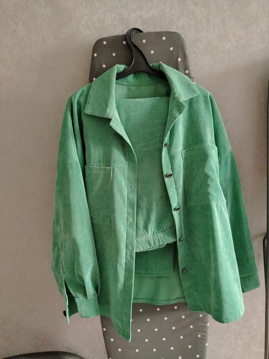 Продам вельветовый костюм двойку.