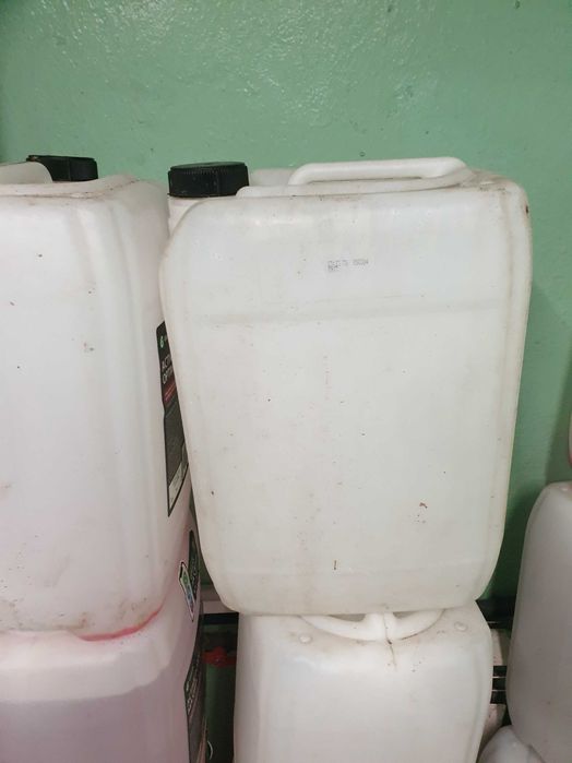 Пластиковая канистра