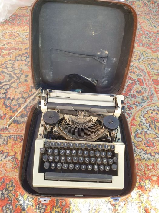 Продаю антикварную пищушаю машинку