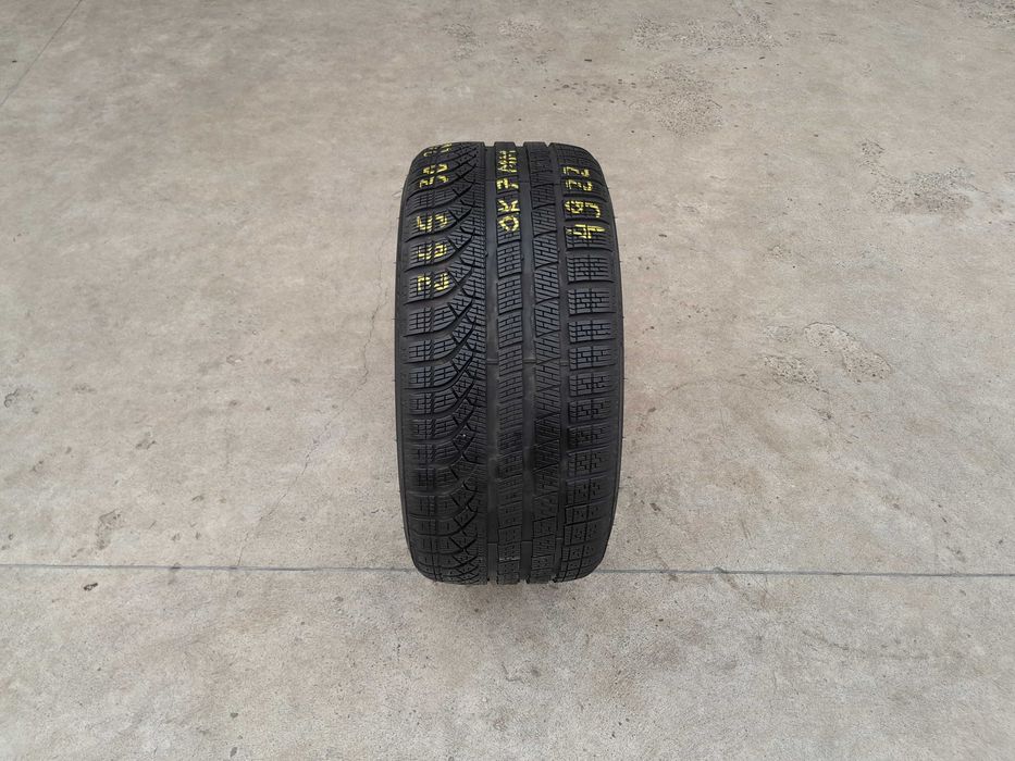 O anvelopa de iarna 265 30 20 pirelli p zero winter 7 mm dot 4922