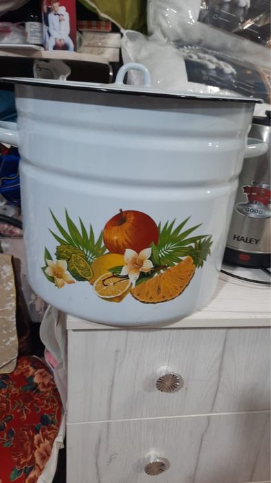 Продам новый эмалированный кострюль.Новый 20л