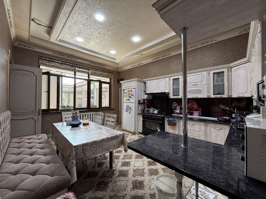 6,7 соток 6 хона сифатли қурилган авторский проэктдаги ховли сотилади!