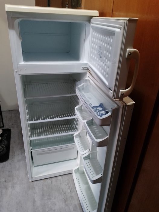 Продавам хладилник