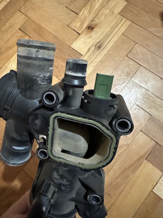 Термостат -оригинален изправен -2.0 hdi 136 коня 2007 година