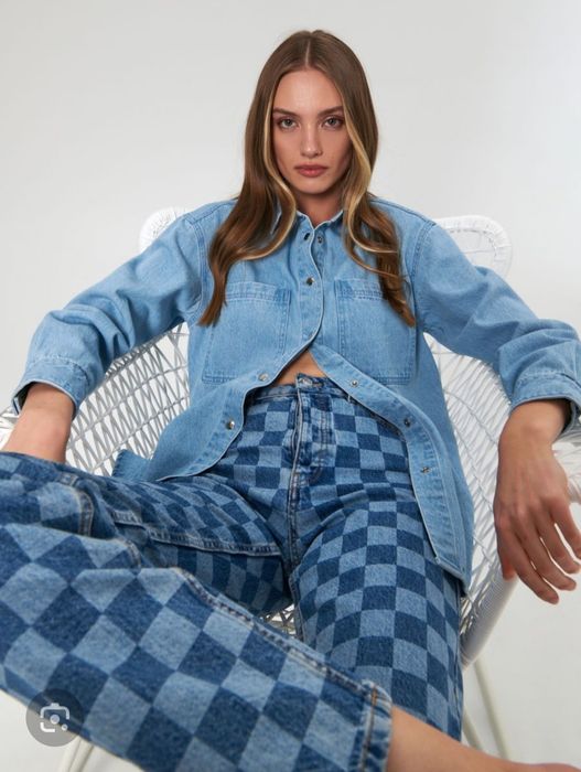 Прави дънки с принт в два нюанса синьо – Sinsay