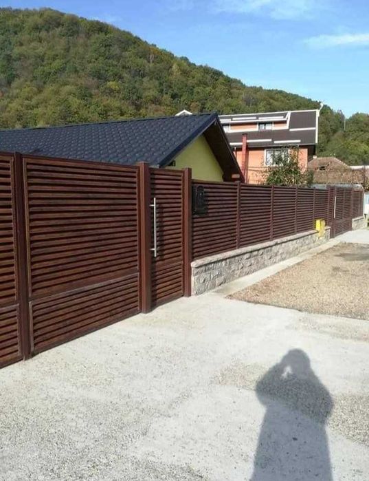 Garduri si porti stil jaluzea, sipca metalica, tabla cutata