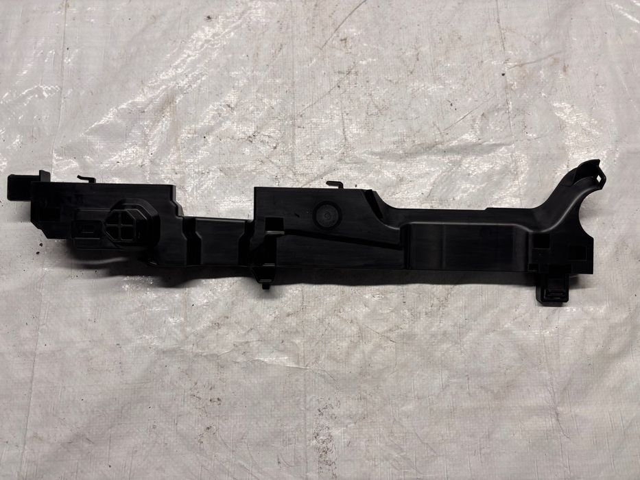 Държач за радиатора BMW G60/61/68/70