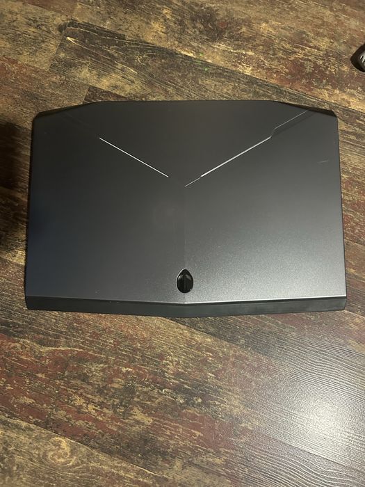 Gaming Laptop Alienware 17,идва със зарядно