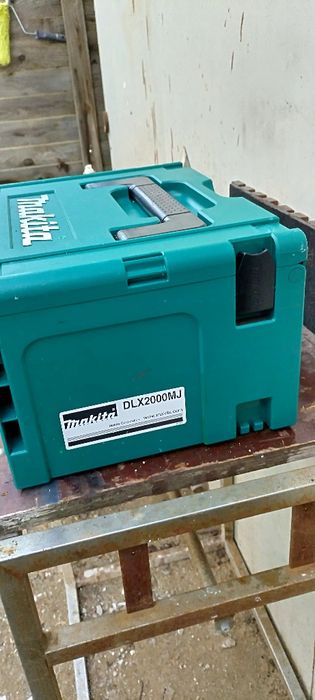 Cutie Makita originală.