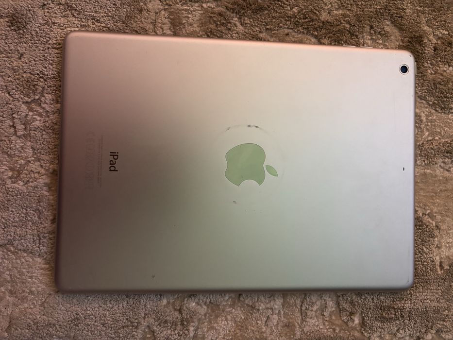 Ipad air 32gb 9/10 model 1474