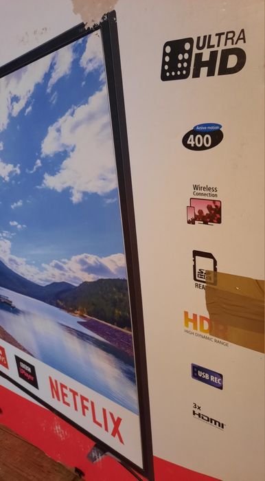 Vand  smart tv SHARP 4K cu diagonala de 102 cm