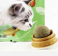 Мятный шарик на липучке для кошек