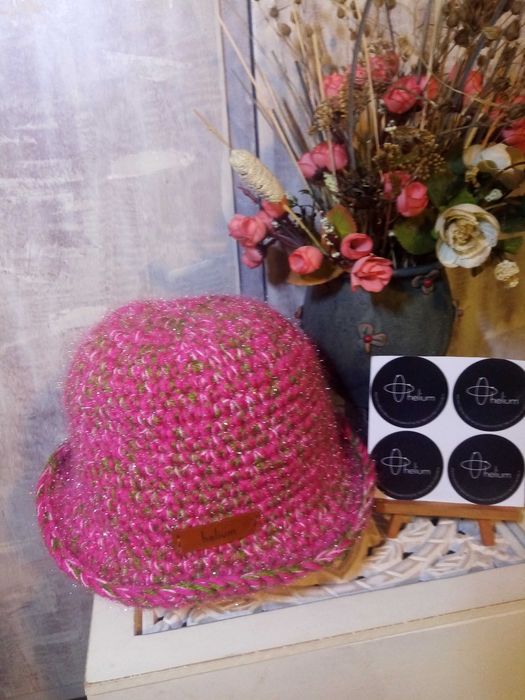 Ръчно плетена шапка.