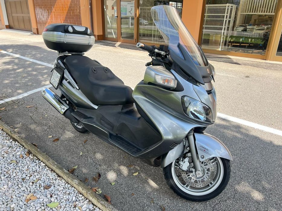 Suzuky Burgman 650 Exclusive
• an 2010
• ⁠motor 650
• ⁠km 36500