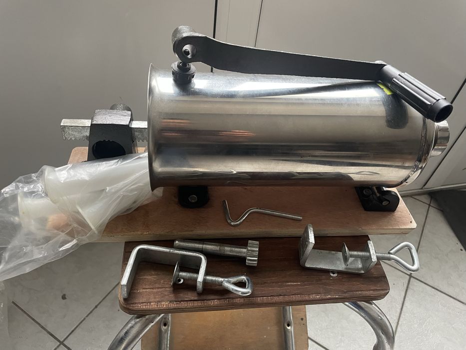 Mașina de umplut cârnati  4 litri