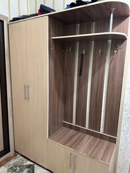 Продам шкаф в прихожую