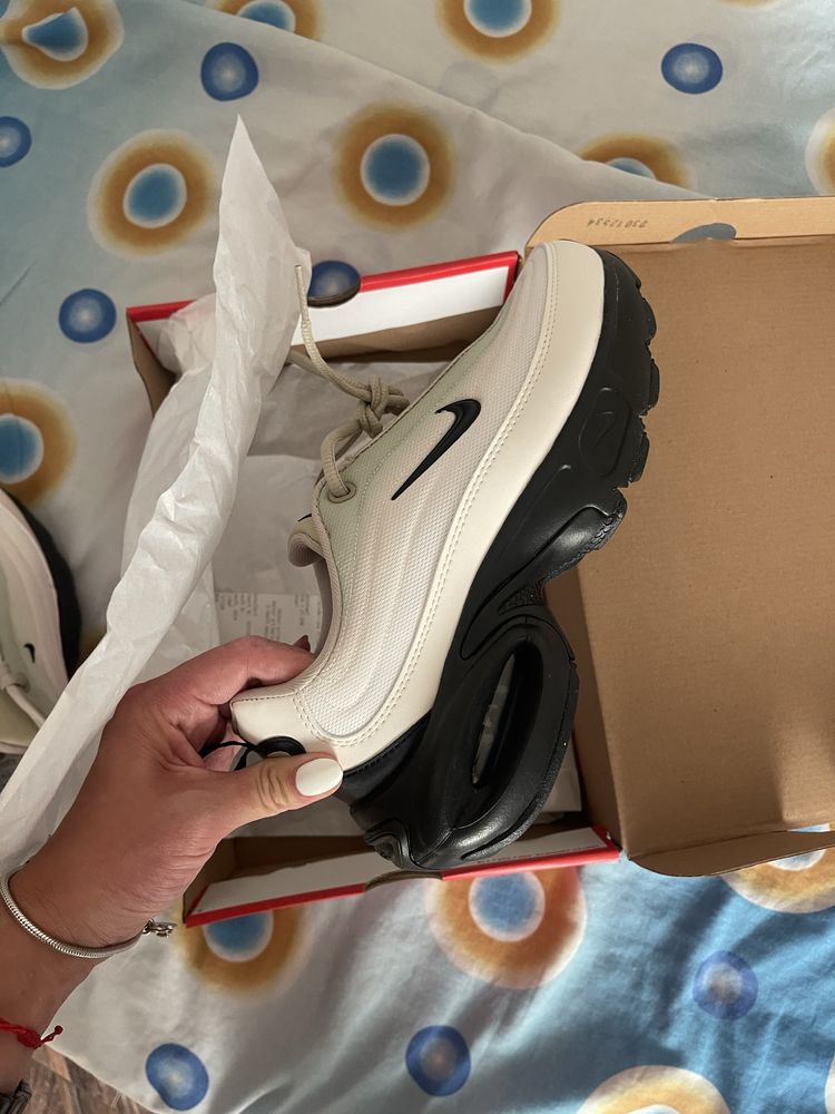 Чисто нови маратонки Nike W Air Max Portal Sneaker