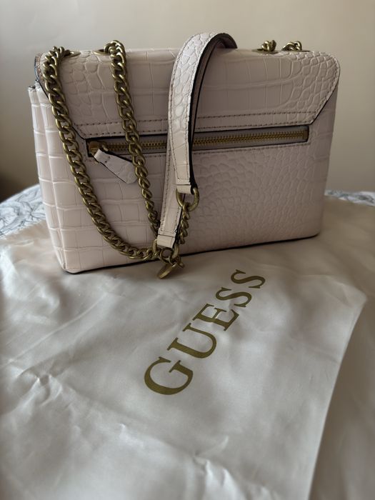 Дамска чанта Guess