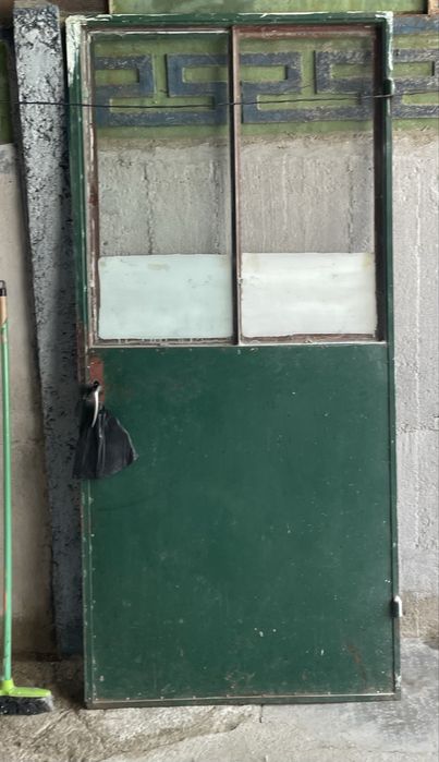 Ușa metalica cu geam