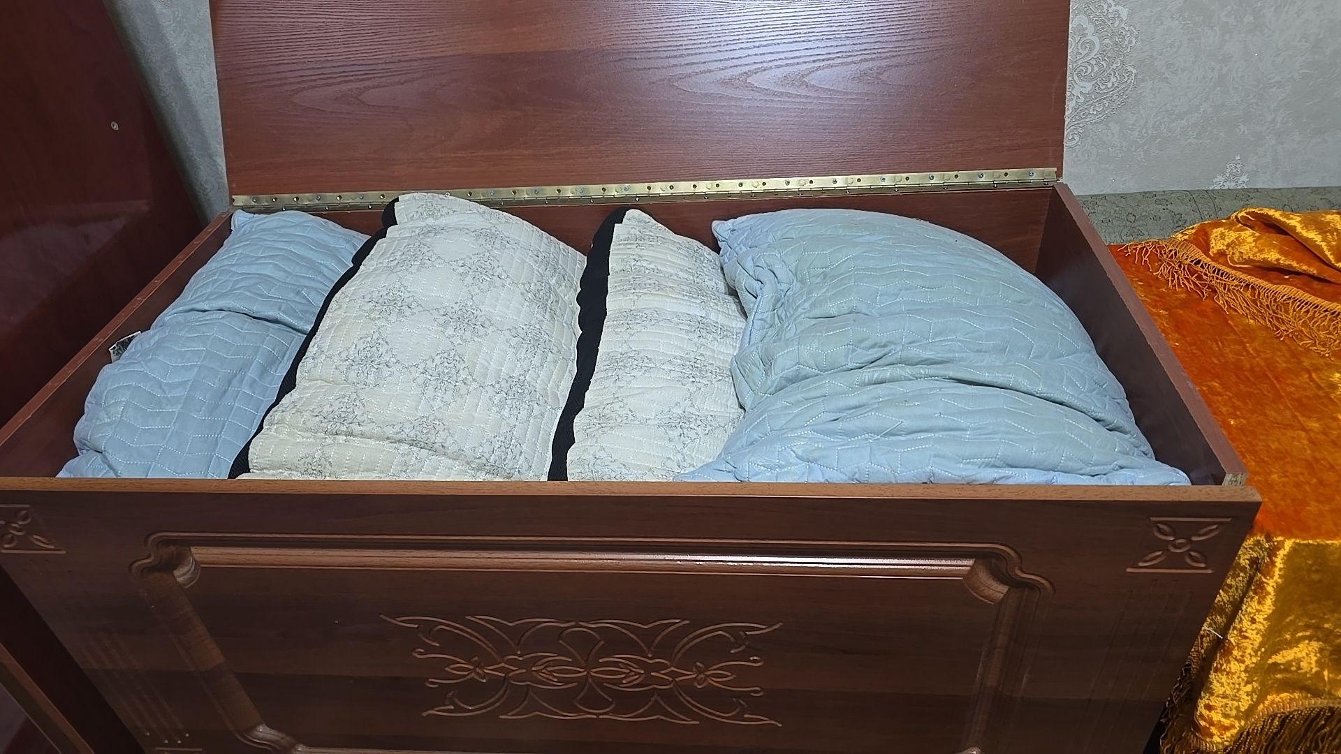Гилам сотилади. 3х5