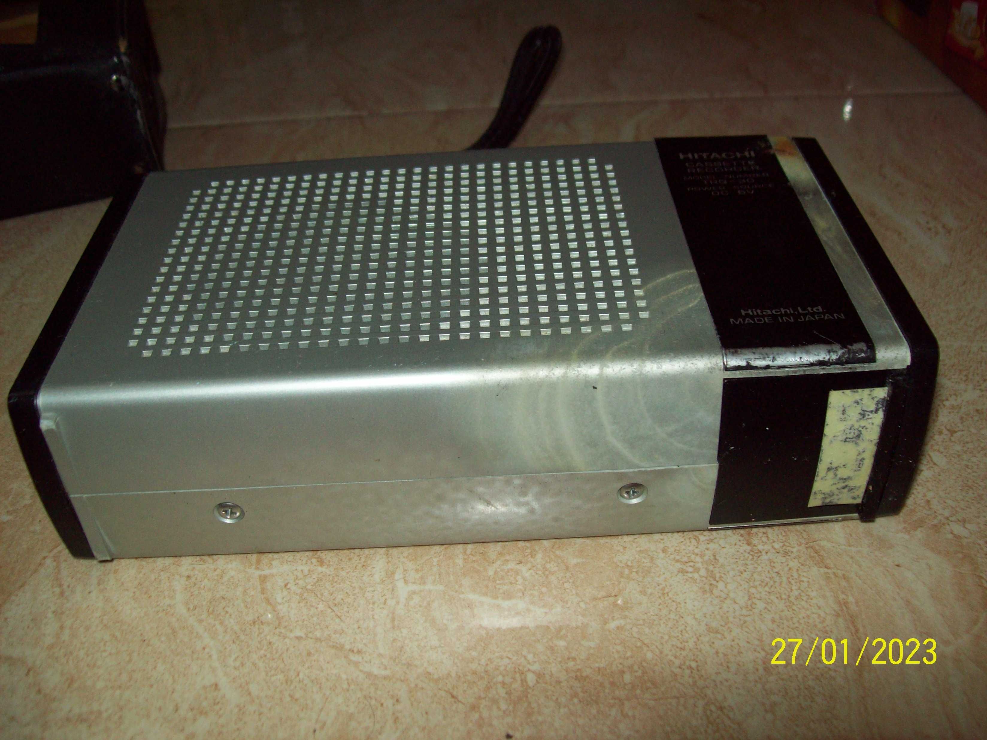 Vintage 1973 radio casetofon walkman Hitachi TRQ-30 cu husa defect