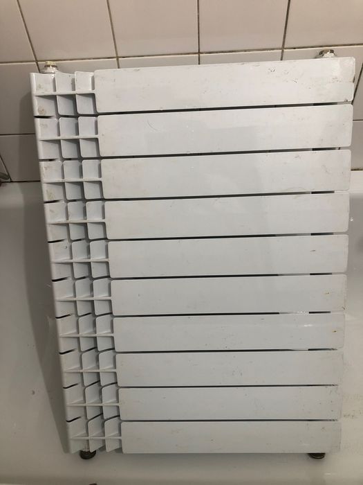Б/у радиатор отопления, 10 секций