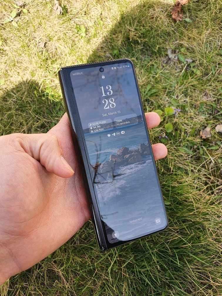 Samsung Z Flod 3 
Xotira 12/256
Batareka 4400
Abmen bor 
Iphone 13 min