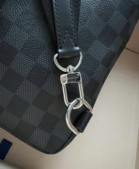 Чанта Louis Vuitton Avenue Sling Bag – Monogram Eclipse Canvas