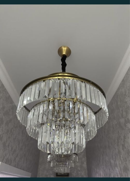 Продаю Люстру