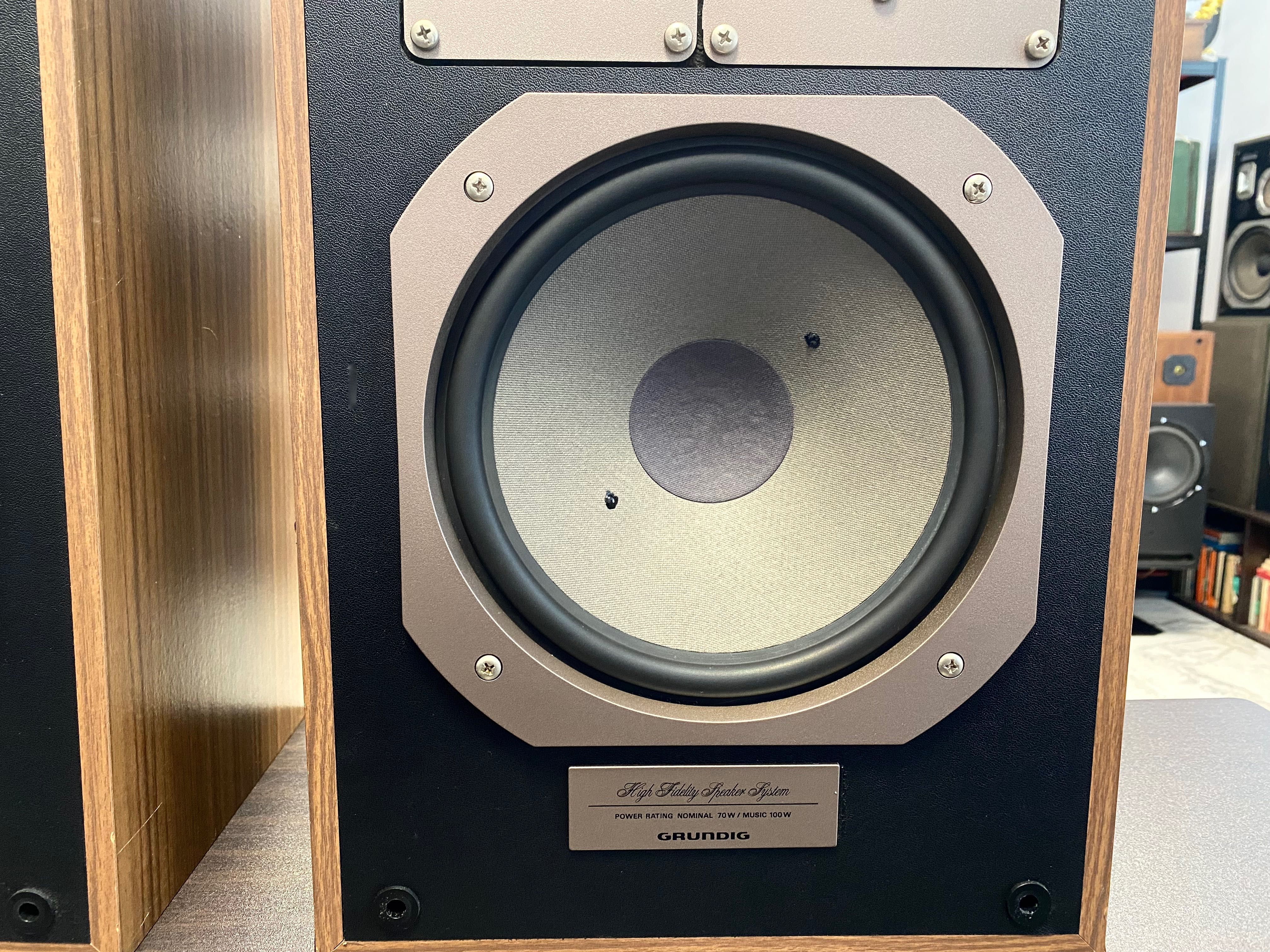 Класни тонколони Grundig