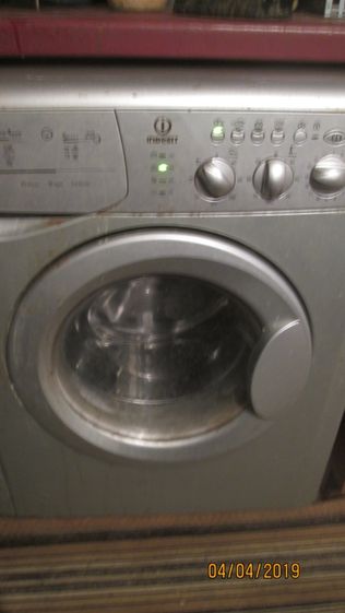 Продавам пералня със сушилня Индезид бартер за лаптоп с камера и микро