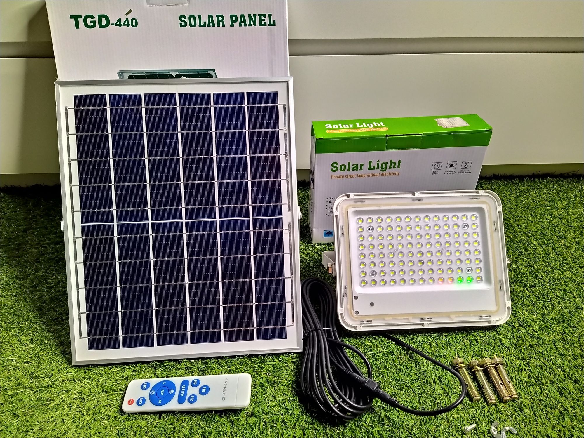 Proiector Solar 200W 100 LED ip67, Telecomanda, SENZOR NOAPTE