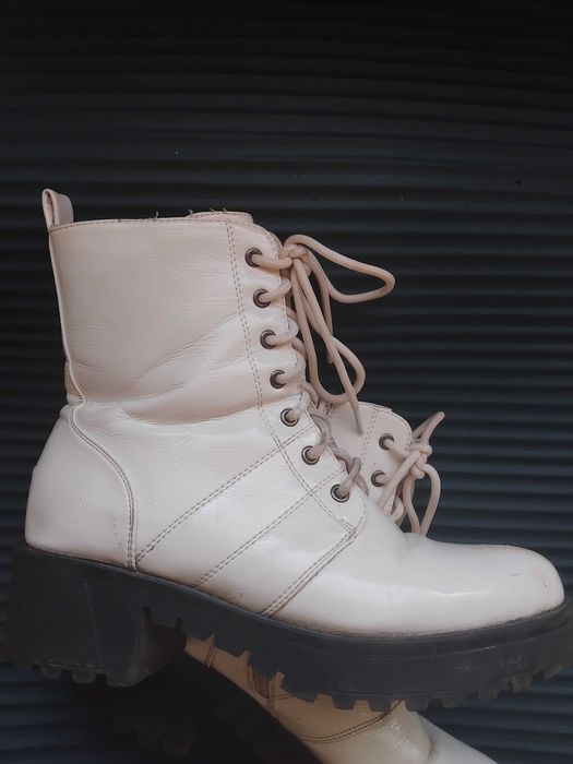 Бели дамски ботуши / боти, 39 номер
