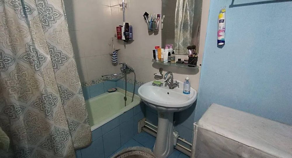 Юнусабад-8 квартал 2/5/9 57м2 общий коридор ор-тир  Принц кафе