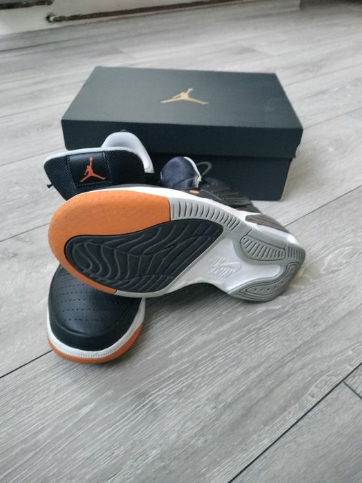 Vând ghete Nike Jordan Max Aura 5 GS