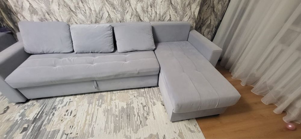 Продает диван б/у