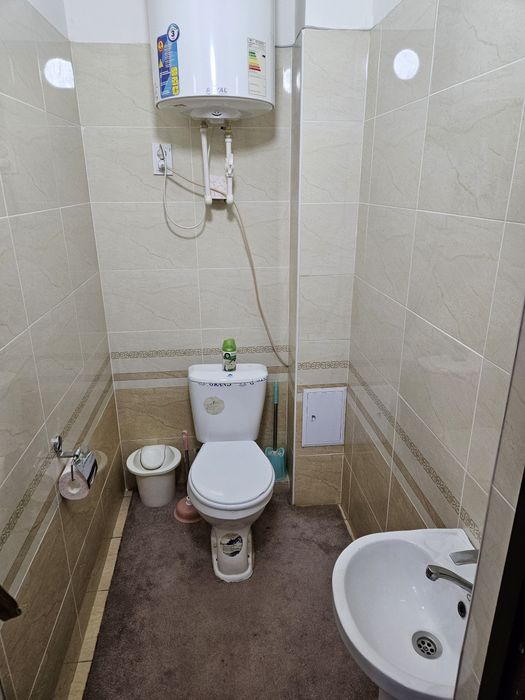 Срочна, Без маклер 2 этаж, 3 хоналик квартира сотилади. Термиз шахри.