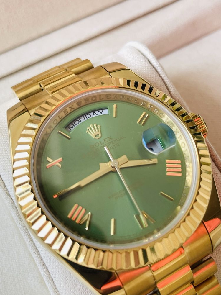 Rolex Day-Date Olive Dial 228235 | Automatic Garantie